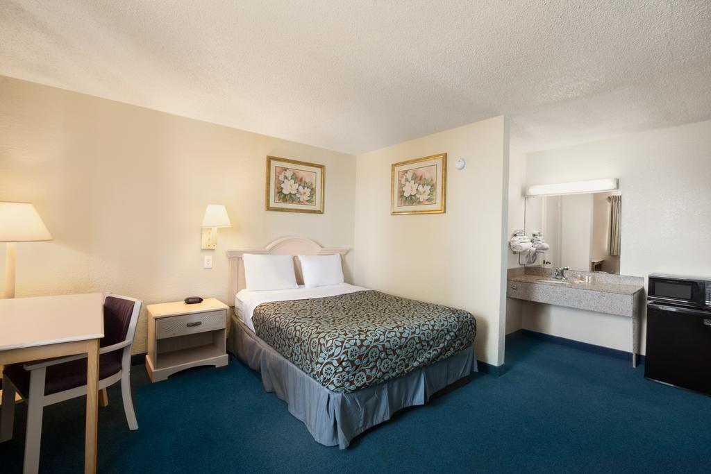 Days Inn Pensacola North Ferry Pass Eksteriør billede
